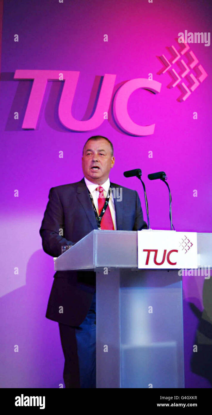 TUC-Konferenz. TUC-Generalsekretär Brendan Barber hielt seine Eröffnungsrede vor dem TUC-Kongress im Kongresshaus London. Stockfoto