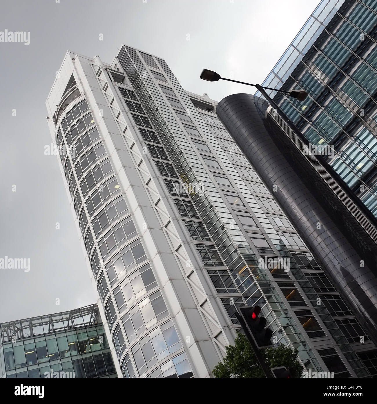Modernes Bürogebäude an der Regent es Ort, 338 Euston Road, London, England, UK Stockfoto