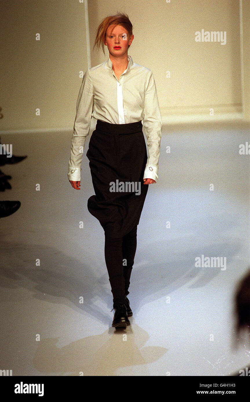 Ein Model trägt eine Kreation aus der New Zealand Four Kollektion auf dem Laufsteg der London Fashion Week. Stockfoto