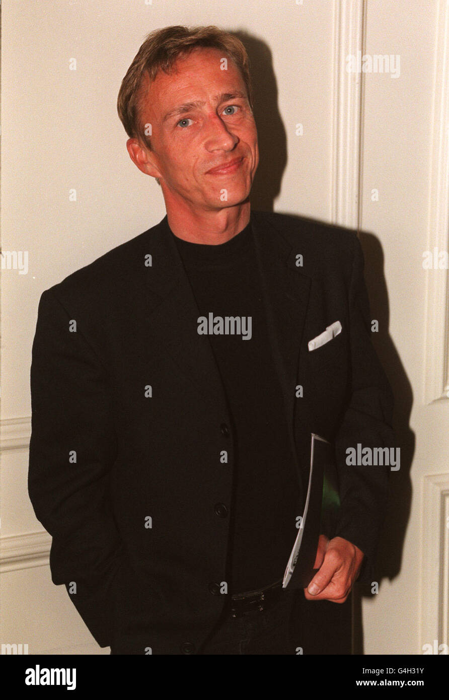 PA NEWS PHOTO 30/11/98 FASION DESIGNER JASPER CONRAN IM SAVOY HOTEL IN LONDON FÜR DIE EVENING STANDARD THEATER AWARDS. Stockfoto