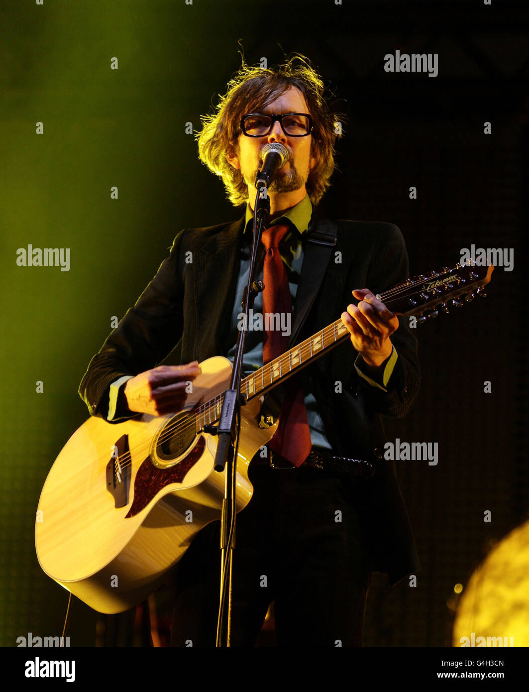 Reading Festival 2011. Jarvis Cocker von Pulp tritt auf der Hauptbühne beim Reading Festival in der Richfield Avenue in Reading auf. Stockfoto