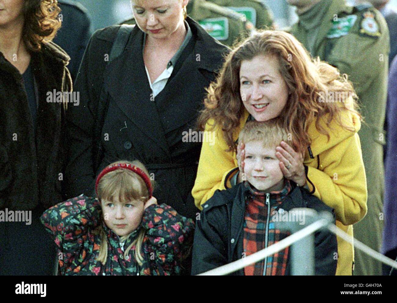 Familien von 12 Geschwader RAF Lossiemouth Air Crew erwarten heute (Donnerstag) ihre Rückkehr nach dem aktiven Einsatz in der Operation Desert Fox. Foto von David Cepskin/PA Stockfoto