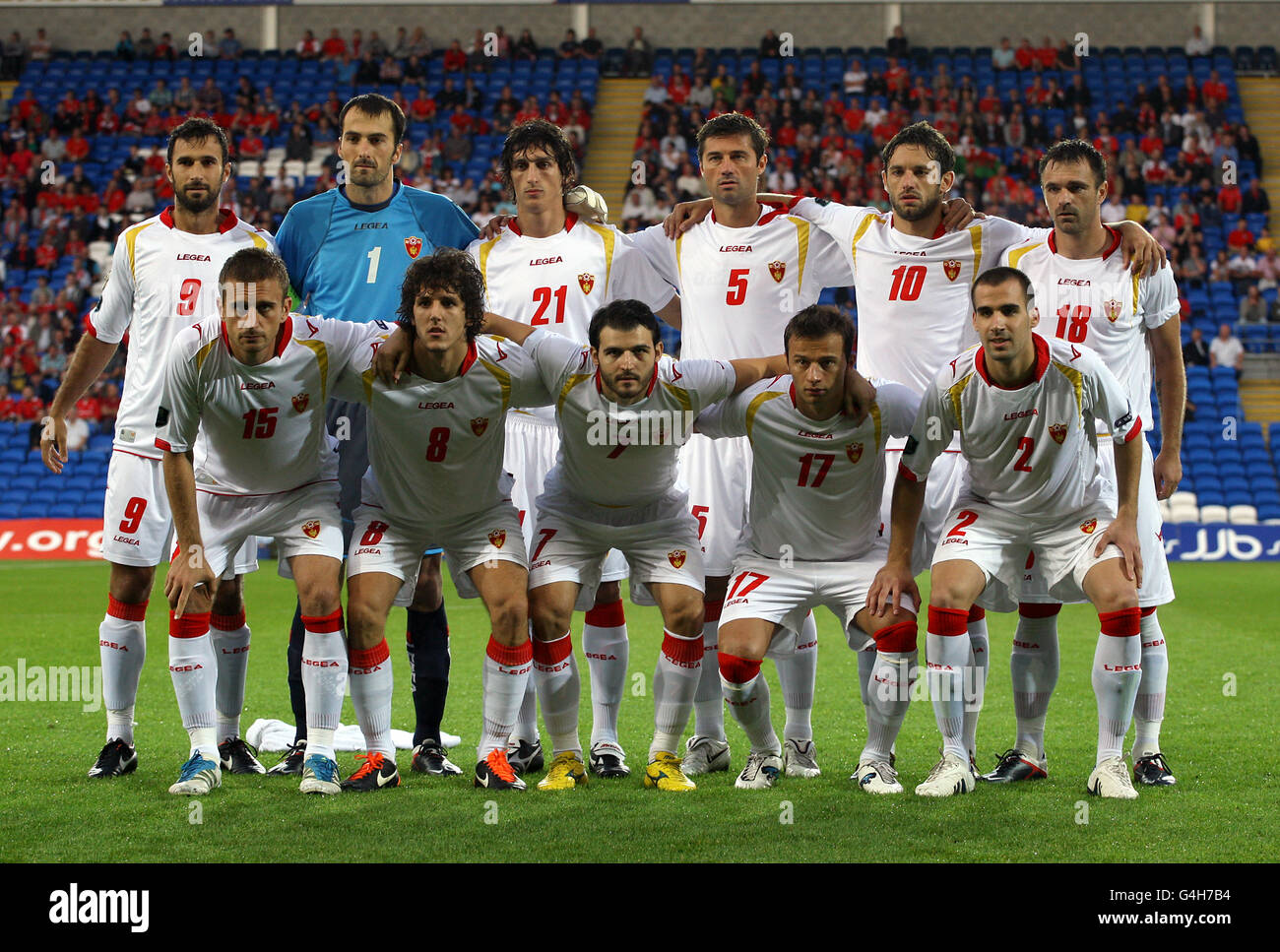 Montenegro stehen vor dem Spiel. (Links-rechts) hintere Reihe: Mirko Vucinic, Mladen Bozovic, Stefan Savic, Radoslav Batak, Radomir Djalovic und Nikola Drincic. Front Row: Milorad Pekovic, Stevan Jovetic, Simon Vukcevic, Elsad Zverotic und Sasa Balic Stockfoto