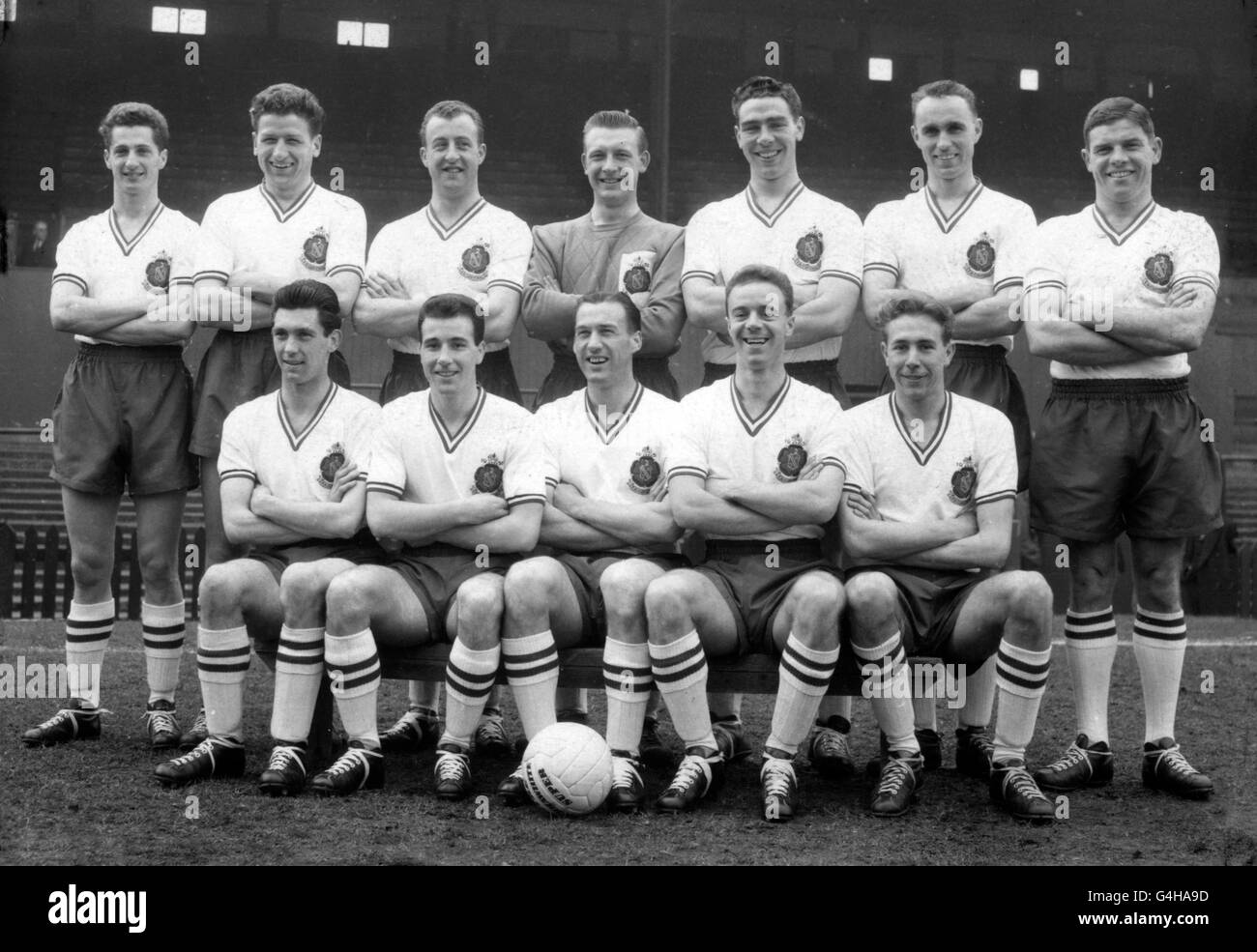 Die Bolton Wanderers erste Team-Kader, aus denen ihre Startelf für das FA Cup Finale ausgewählt werden: (Hintere Reihe, l-r) Ralph Gubbins, Roy Hartle, Derek Hennin, Eddie Hopkinson, John Higgins, Brian Edwards, Tom Banks; (vordere Reihe, l-r) Brian Birch, Dennis Stevens, Nat Lofthouse, Ray Parry, Doug Holden Stockfoto