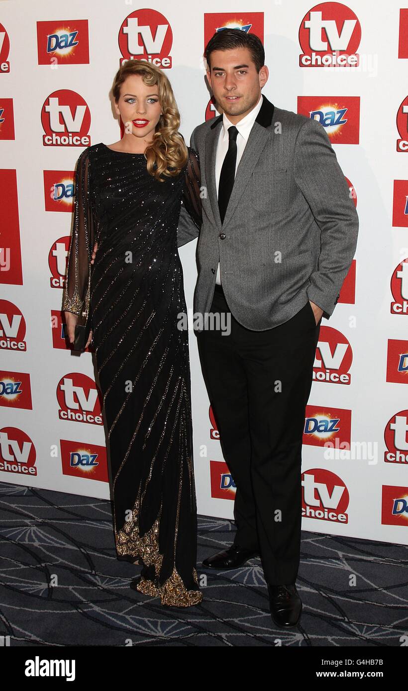 Lydia Bright und James 'Arg' Argent kommen für die TV Choice Awards 2011 im Savoy, Strand, London an. Stockfoto
