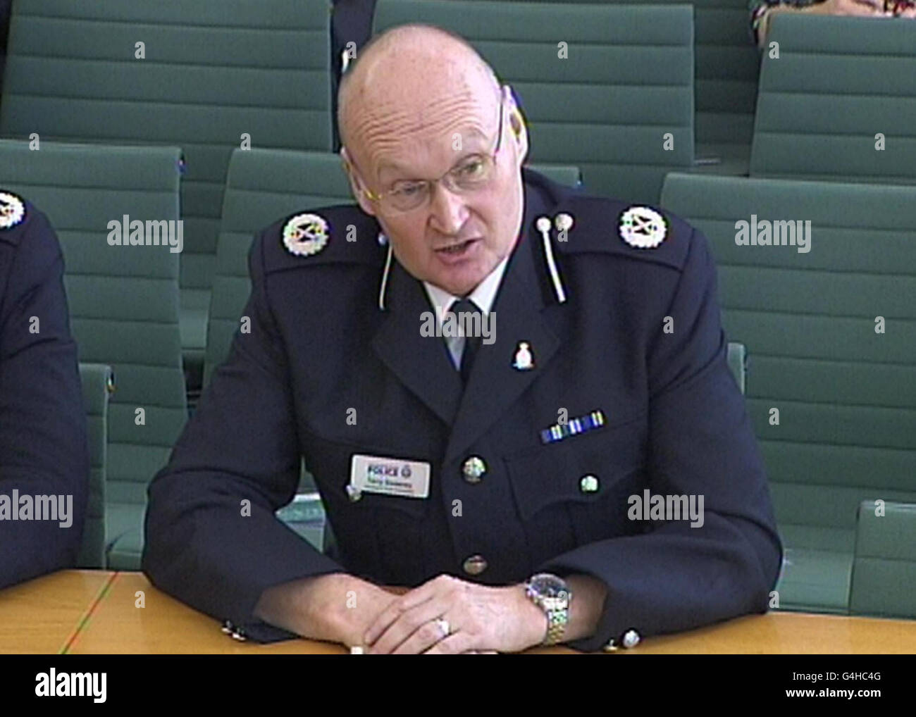 Terry Sweeney, stellvertretender Polizeichef von Greater Manchester, trat vor dem Innenausschuss des Unterhauses im Zentrum von London auf, wo er Fragen zur Polizei bezüglich der jüngsten Unruhen beantwortete. Stockfoto