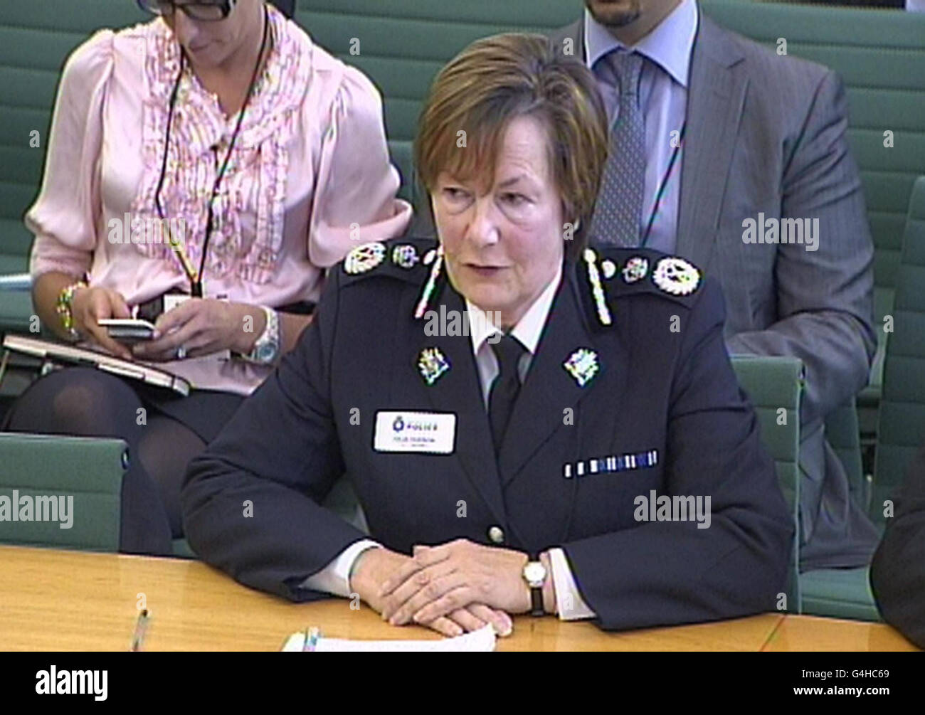 Julia Hodson, Polizeichef von Nottinghamshire, trat vor dem Innenausschuss des Unterhauses im Zentrum von London auf, wo er Fragen zur Polizei bezüglich der jüngsten Unruhen beantwortete. Stockfoto