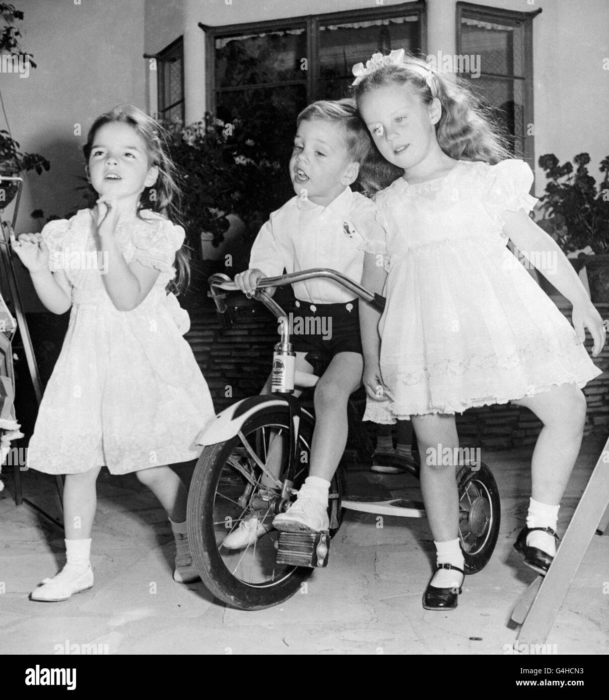 Von links nach rechts Liza Minelli, Tochter der Filmschauspielerin Judy Garland und des Regisseurs Vincent Minelli, und John und Lola Rubenstein, Kinder des berühmten Konzertpianisten Arthur Rubenstein. Stockfoto