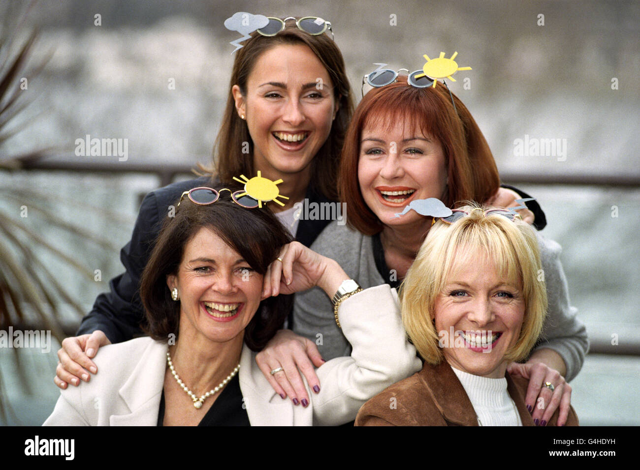 Wettermoderatorinnen (im Uhrzeigersinn von links) Trish Williamson, Laura Greene, Sian Lloyd und Fiona Farrell nehmen an den Feierlichkeiten zum 10-jährigen Jubiläum von ITV's National Weather Service Teil. Stockfoto