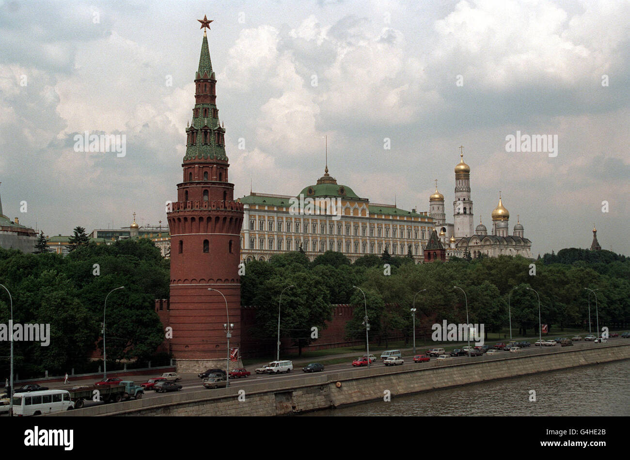 PA NEWS PHOTO 16/6/95 EINE AUSSENANSICHT DES KREMLS MIT DEN FESTUNGSMAUERN UND DEM EHEMALIGEN RUSSISCHEN IMPERIAL PALACE KOMPLEX IN MOSKAU, RUSSLAND Stockfoto