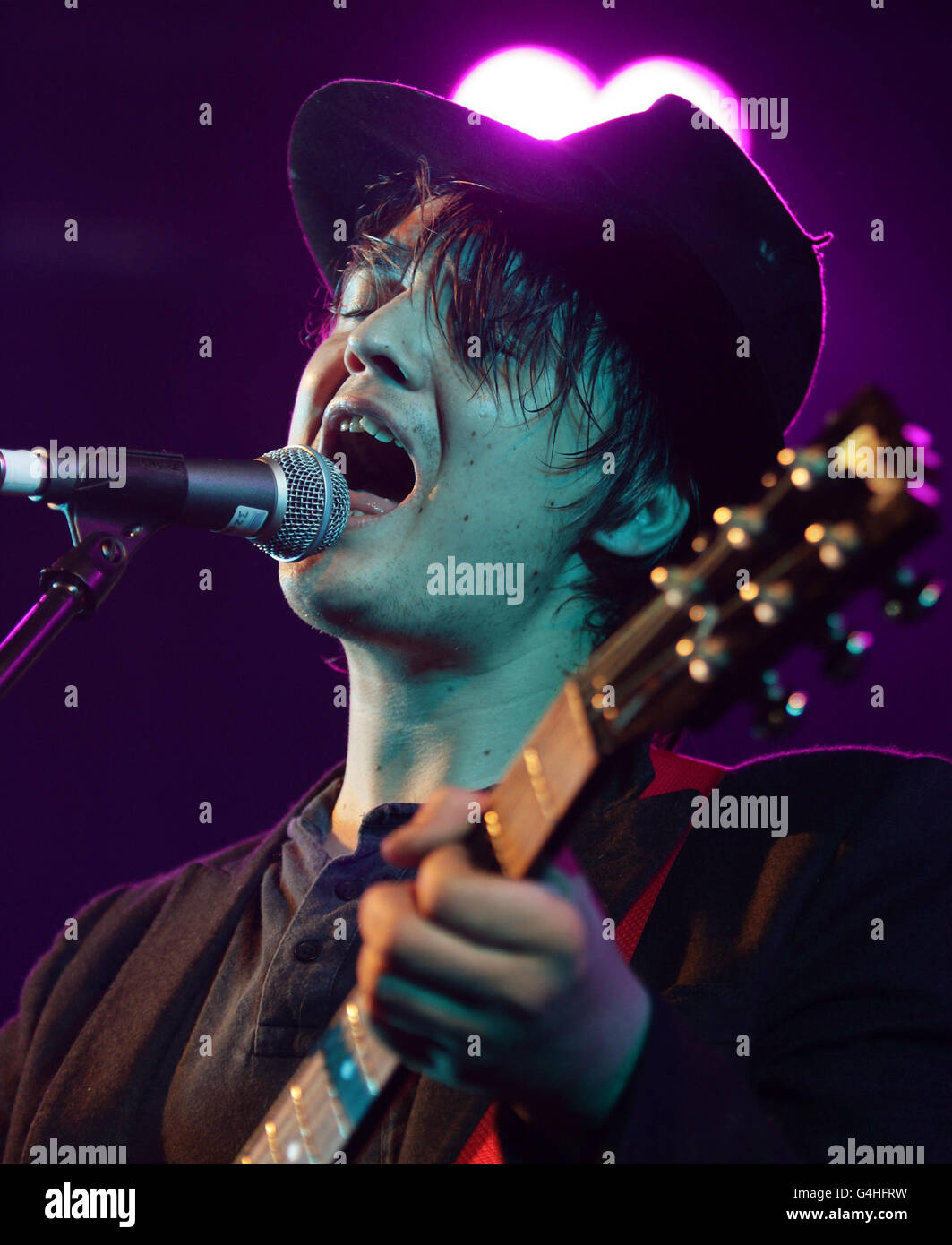 Peter Doherty tritt auf der Bühne der Festival Republic beim Reading Festival in der Richfield Avenue in Reading auf. Stockfoto