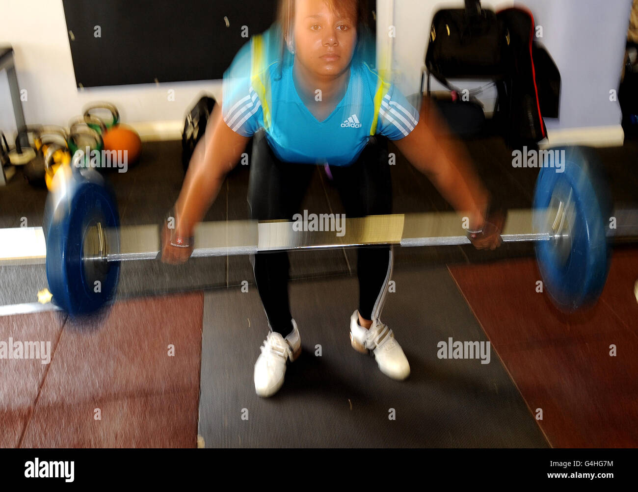 Olympia hoffnungsvoll, Gewichtheber Zoe Smith, während sie zusammen mit dem Rest der britischen Athleten während der Fotozelle im High Performance Center an der Leeds University trainiert. Stockfoto