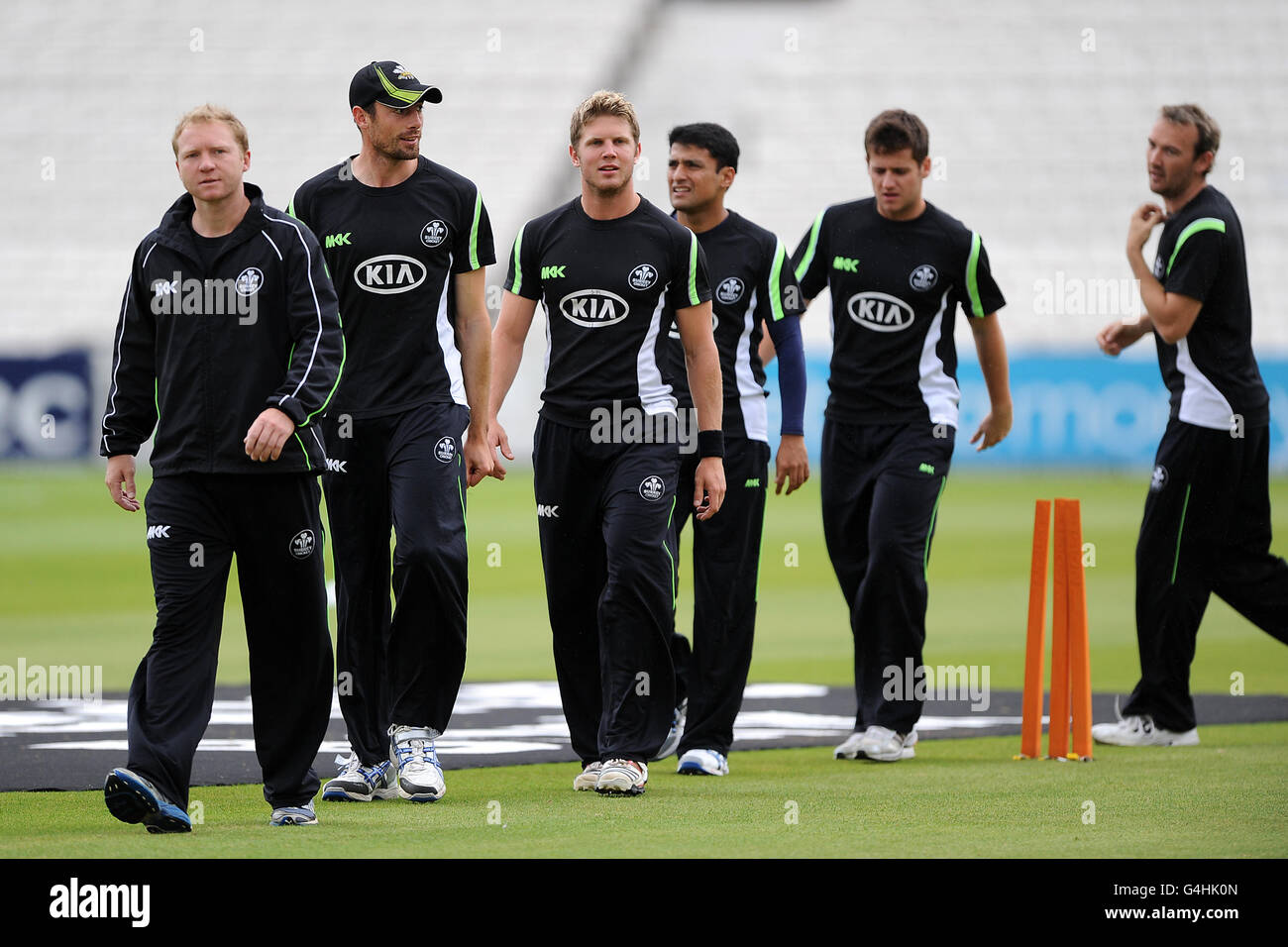 Cricket - Clydesdale Bank 40 - Surrey / Sussex - The Kia Oval. L-R: Gareth Batty von Surrey, Tim Linley, Stuart Meaker, Yasir Arafat, Steven Davies und Chris Schofield Stockfoto