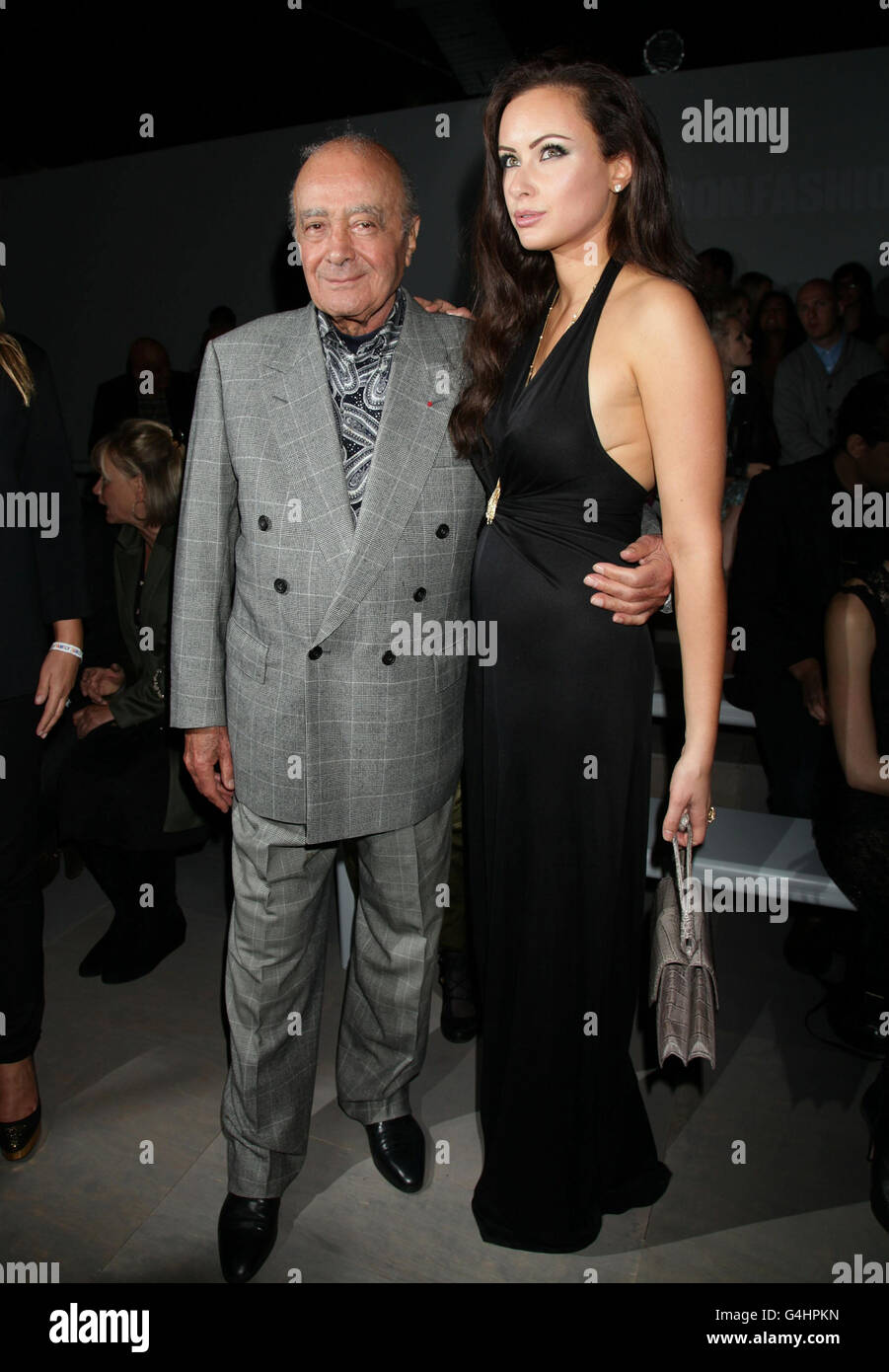 Mohamed Al-Fayed mit seiner Tochter Camilla während der Issa London Frühjahr / Sommer 2012 Show auf der London Fashion Week im Somerset House, London. Stockfoto