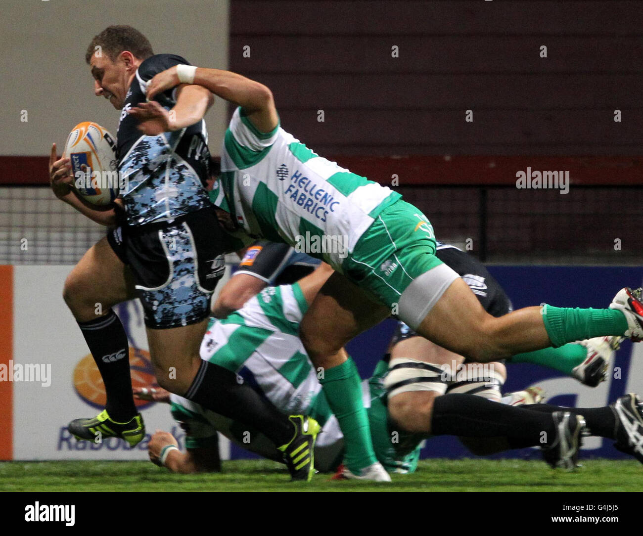 Glasgow Warriors Duncan Weir auf dem Weg zum Tor während des RaboDirect PRO12-Spiels im Firhill Stadium, Glasgow. Stockfoto