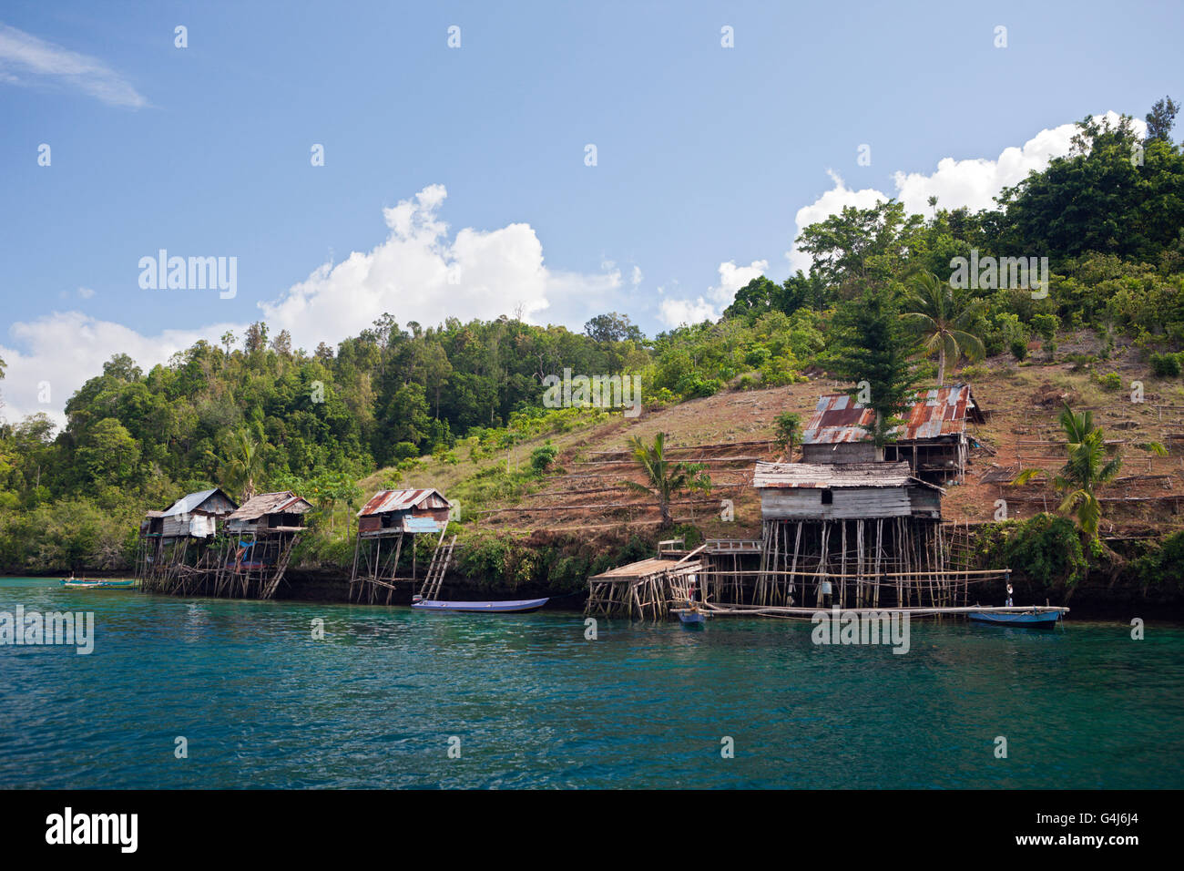 Traditionelle Häuser gebaut auf Pfählen, Gam, Raja Ampat, West-Papua, Indonesien Stockfoto