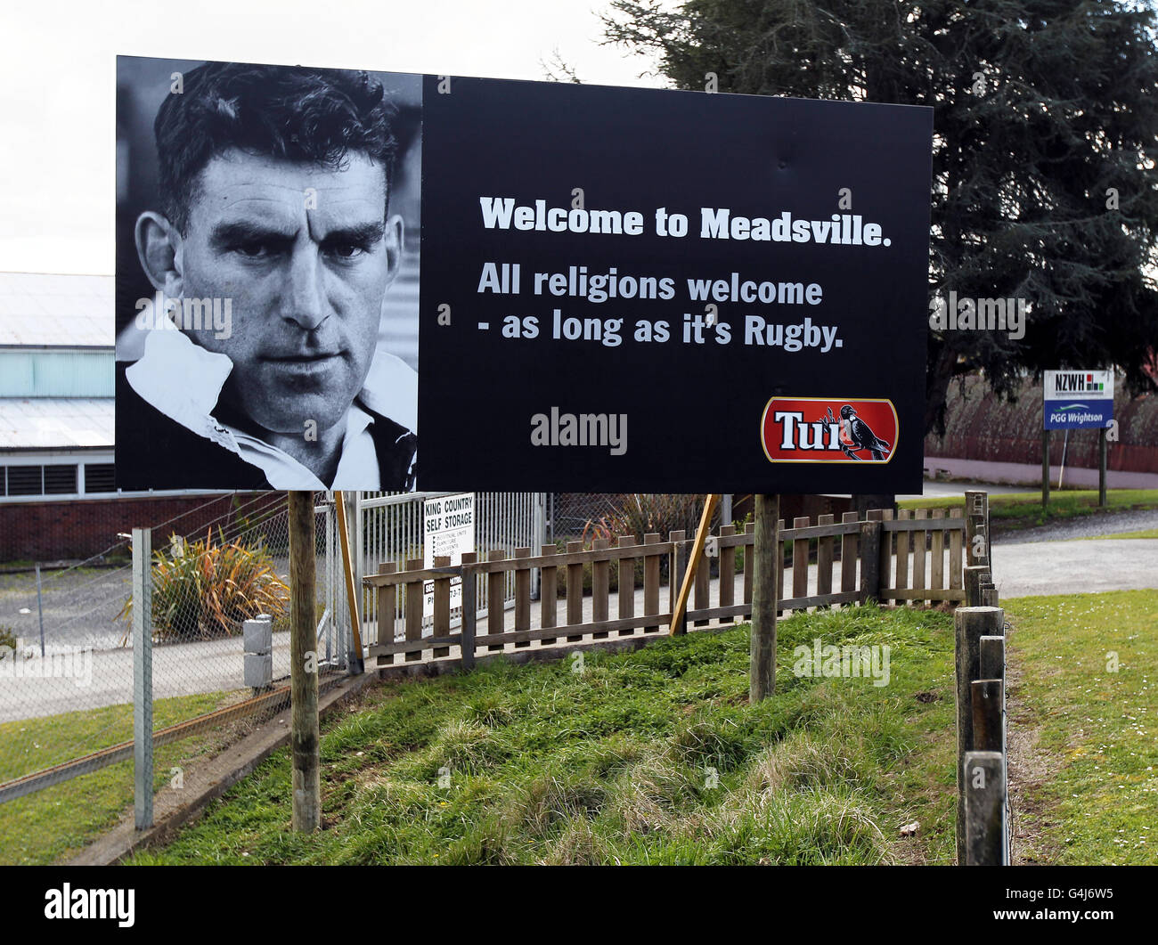 Die Stadt Te Kuiti hat ihren Namen in Meadsville für die Dauer der Rugby-Weltmeisterschaft zu Ehren des ehemaligen All Blacks Legend Colin Meads geändert. Stockfoto