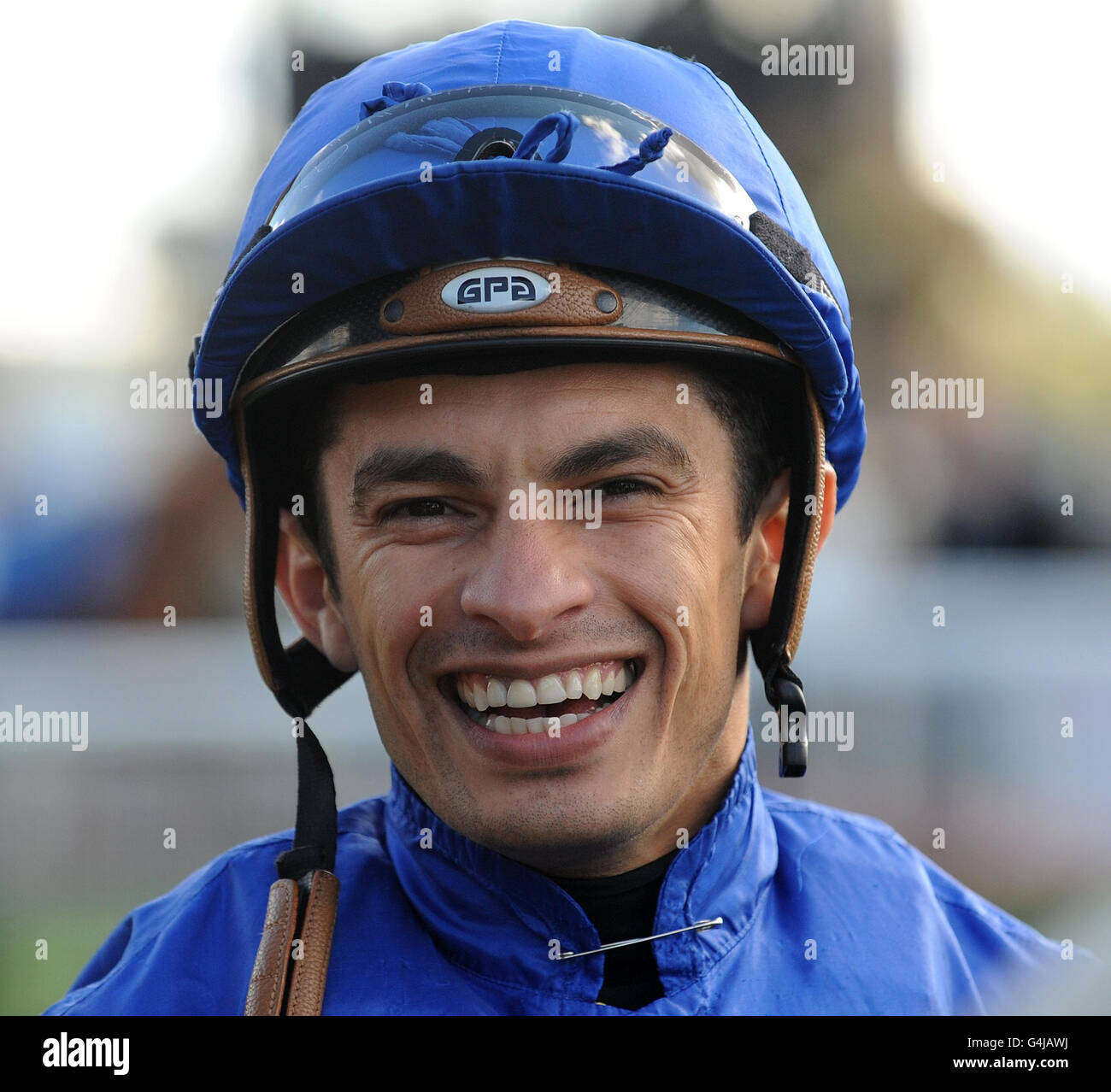Jockey Silvestre de Sousa vor den Acorn Web Offset Stakes während des Oktober Finale Stakes Day auf der York Racecourse. Stockfoto