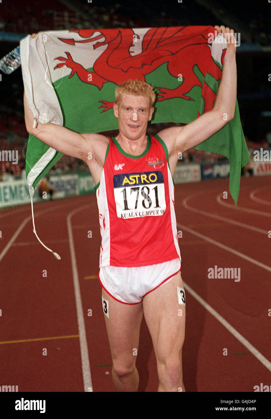 Der 400-Meter-Champion Iwan Thomas gewinnt Gold für Wales bei den Commonwealth Games 1998 in Kuala Lumpar, Malaysia. * 15/8/2000: Thomas wurde nach der Ankündigung der Mannschaft in London aus dem britischen 400-Meter-Team für die Olympischen Spiele in Sydney ausgelassen. Jamie Baulch, Europas schnellster Mann über die Distanz in diesem Jahr, hat überraschend den verbleibenden Platz im Kader erhalten. Stockfoto