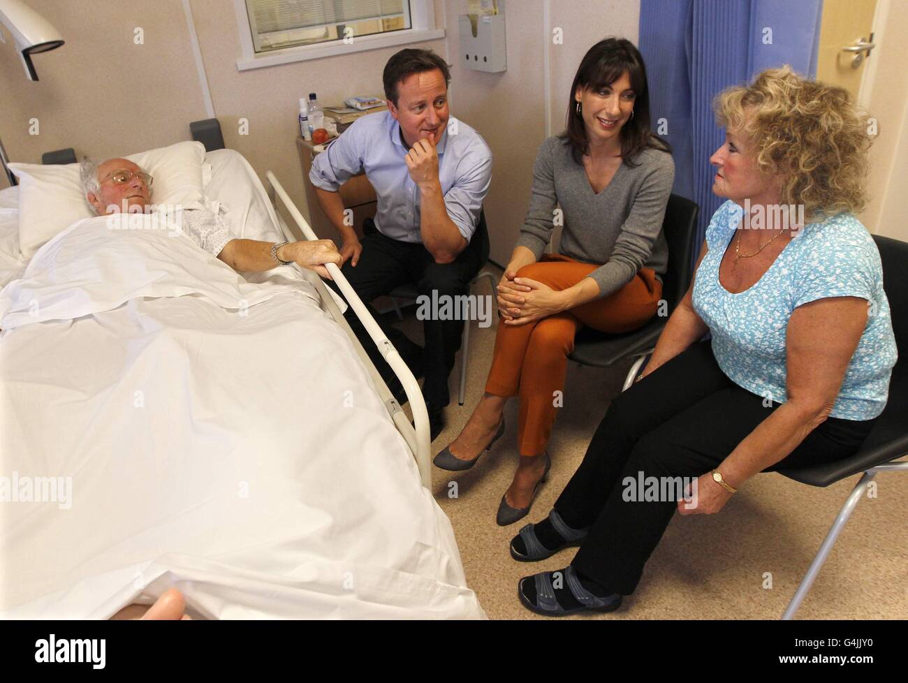 Cameron besucht Krankenhaus Stockfoto