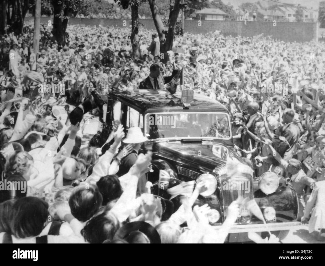 Königin Elizabeth II. Und der Herzog von Edinburgh während ihrer Reise durch den Commonwealth. Stockfoto