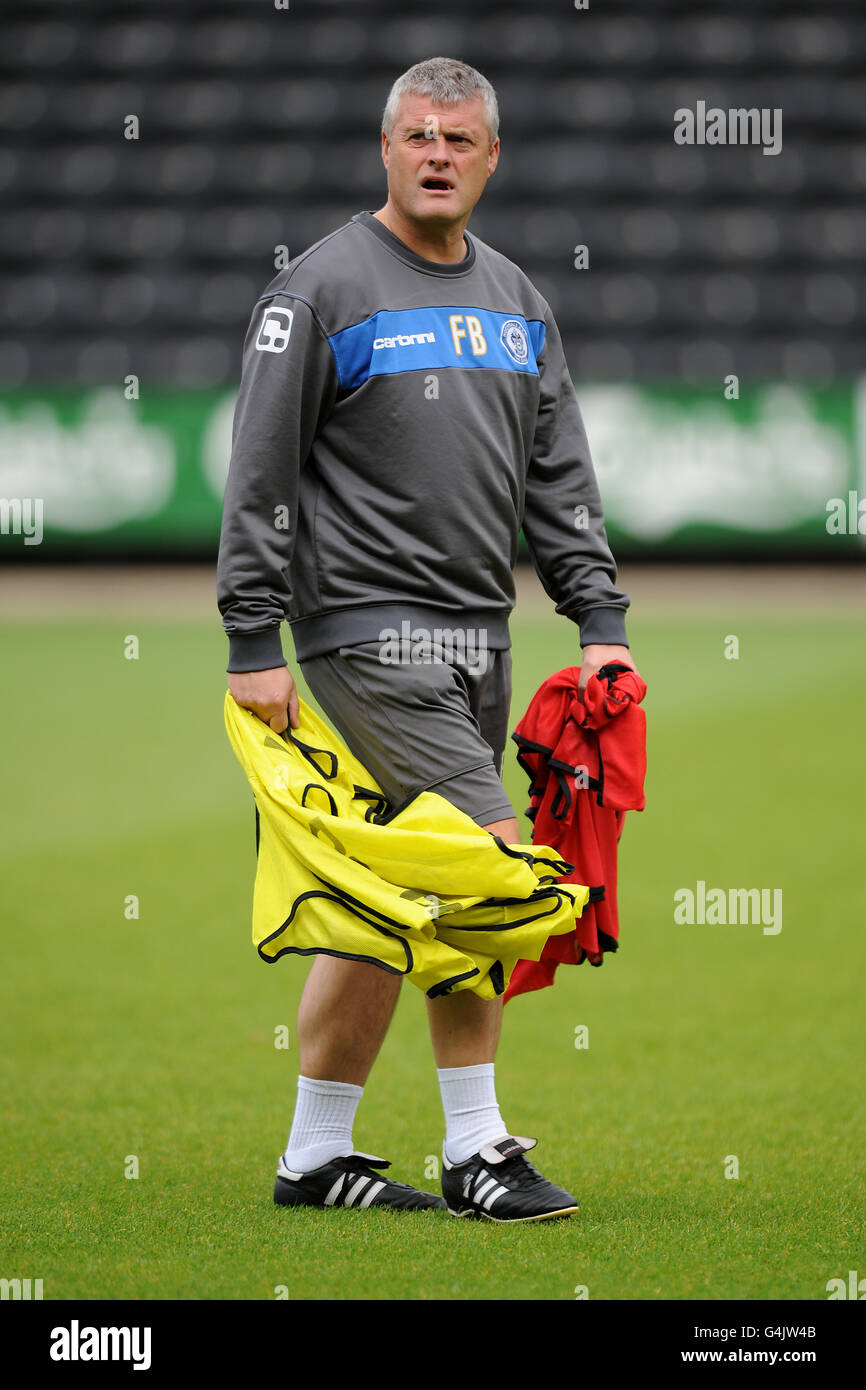 Fußball - npower Football League One - Notts County / Rochdale - Meadow Lane. Rochdale Assistant Manager Frankie Bunn Stockfoto