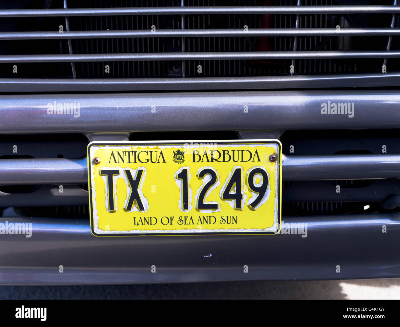 dh ANTIGUA Karibik Antigua Barbuda Land von Meer und Sonne Auto Platte Autos Nummernschilder Stockfoto
