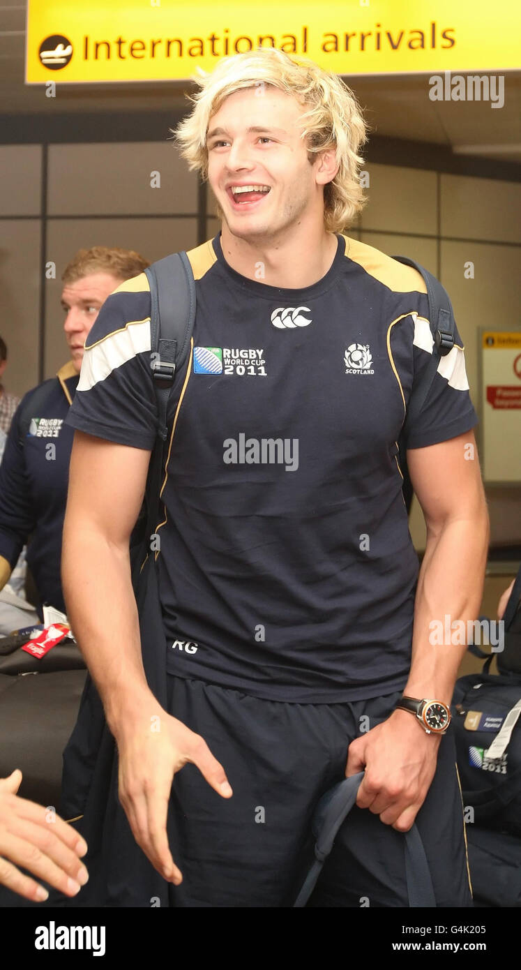 Rugby Union - Schottland Team Rückkehr Nach Hause - Glasgow Airport. Richie Gray aus Schottland kommt am Flughafen Glasgow an, als das Team von der Rugby-Weltmeisterschaft nach Hause zurückkehrt. Stockfoto