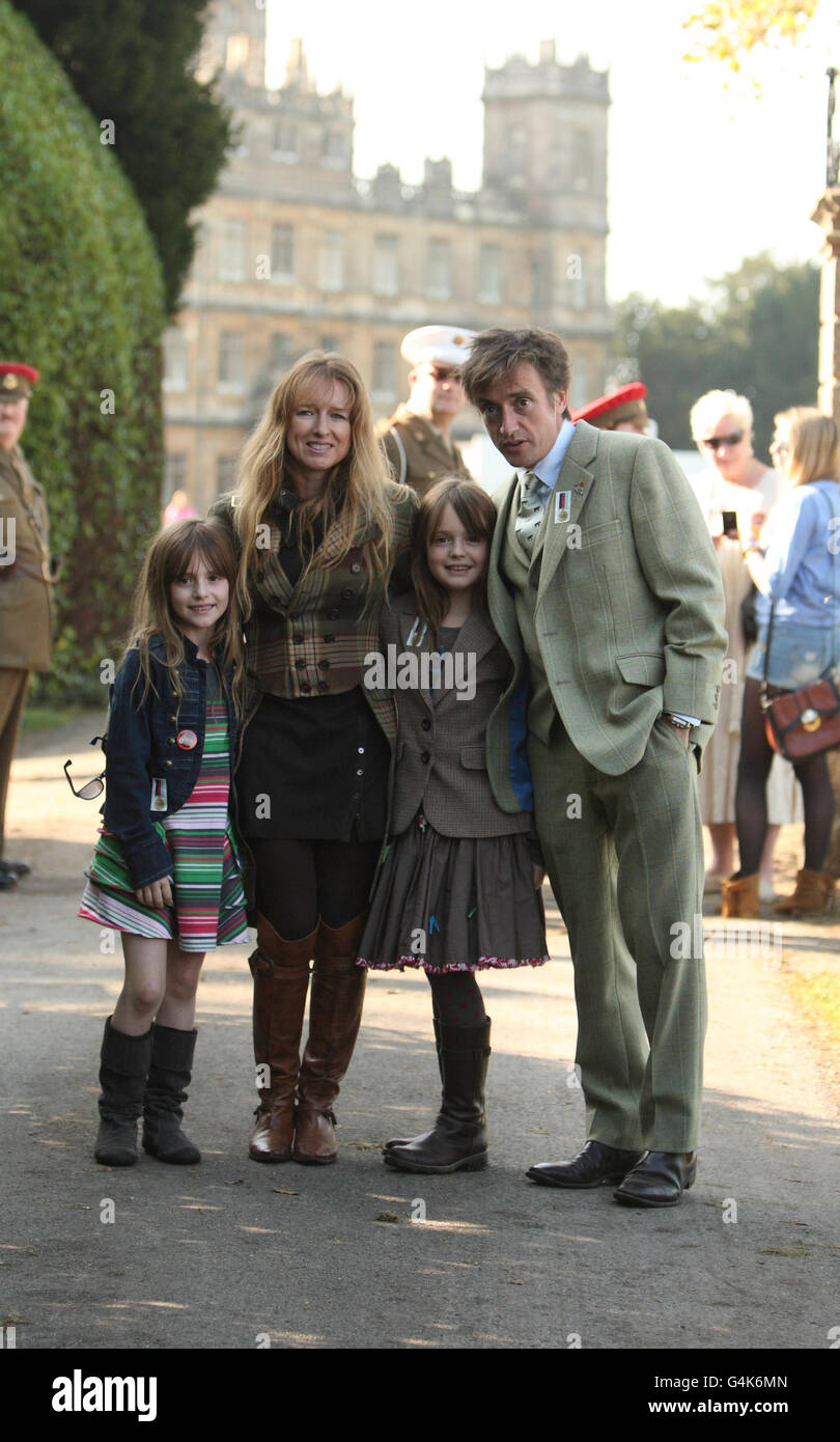 Richard Hammond, Ehefrau Amanda und Kinder bei Heroes bei der Highclere Charity-Auktion für Streitkräfte im Highclere Castle in der Nähe von Newbury, dem Schauplatz des TV-Schauspiels Downton Abbey, zugunsten der Hilfsorganisation Help for Heroes der Streitkräfte. Stockfoto