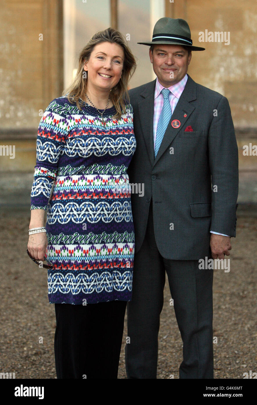 Der Graf und die Gräfin von Carnarvon veranstalten eine Heroes at Highclere Charity-Auktion für Streitkräfte im Highclere Castle in der Nähe von Newbury, dem Schauplatz des TV-Drama Downton Abbey, zur Unterstützung der Charity Help for Heroes der Streitkräfte. Stockfoto
