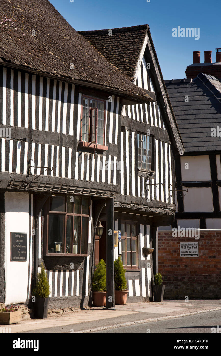 Großbritannien, England, Herefordshire, Pembridge, East Street, des Königs Haus Restaurant in Holz gerahmt ehemalige Kneipe Stockfoto