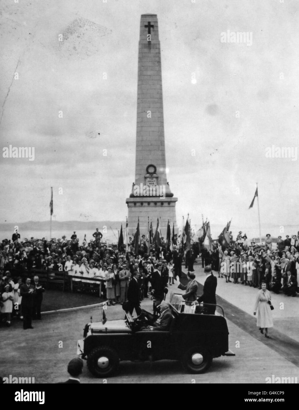 Königin Elizabeth II. Und der Herzog von Edinburgh besuchen das Hobart war Memorial, Australien. Stockfoto