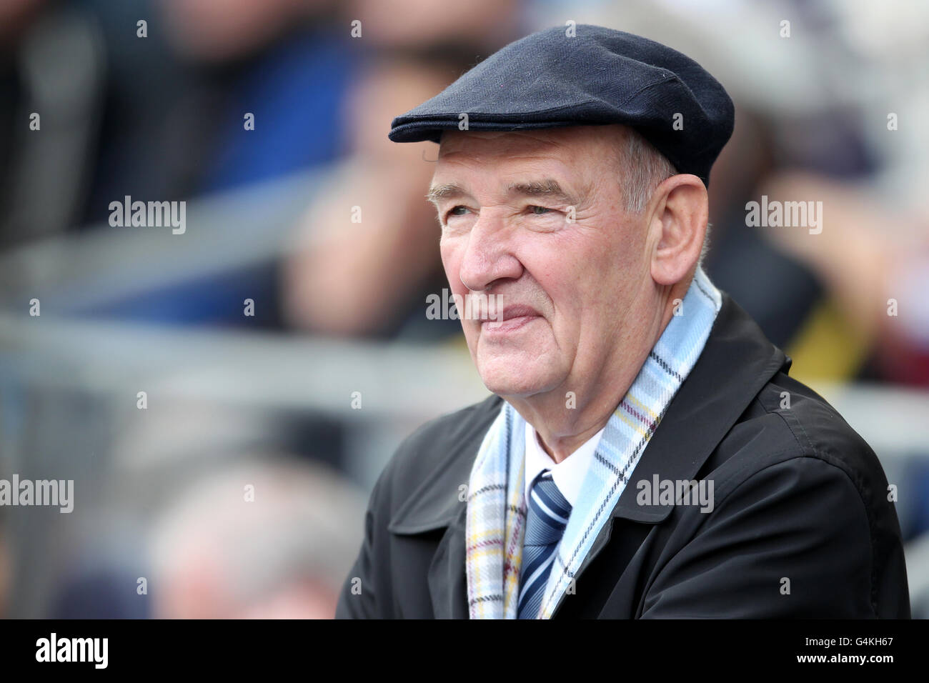 Fußball - Barclays Premier League - Manchester City / Aston Villa - Etihad Stadium. Bernard Halford, Manchester City Life President Stockfoto