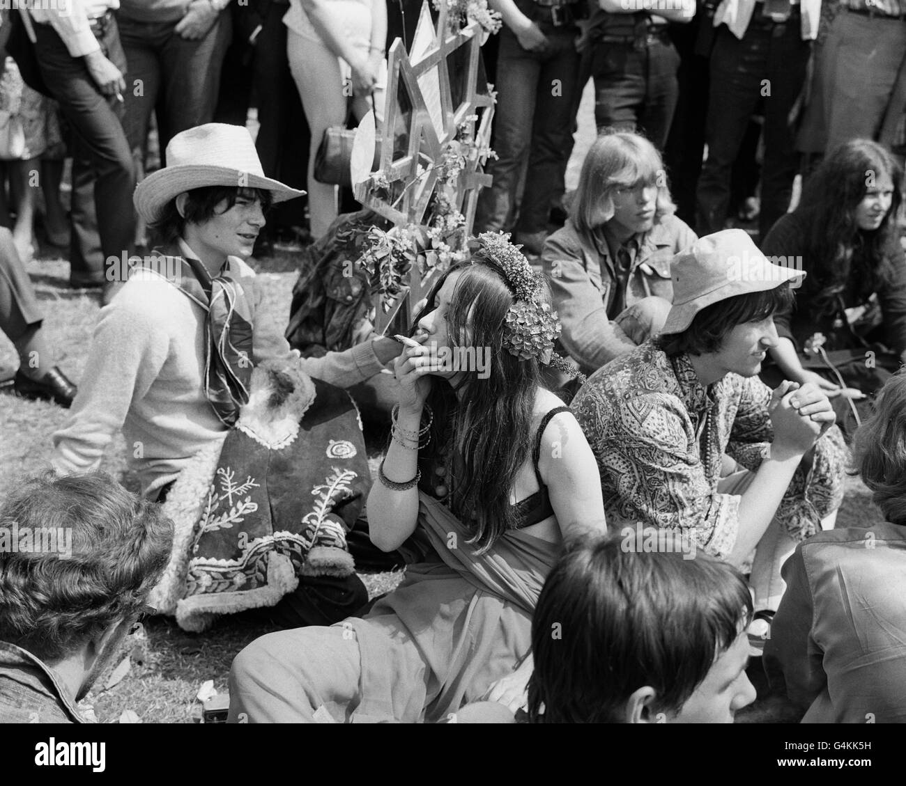 Demonstration - Blume Völker passiert - Hyde Park - London - 1967 Stockfoto