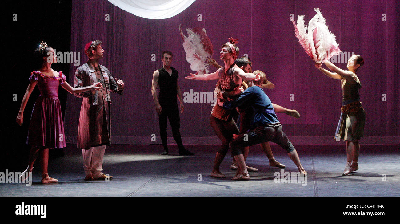 STANDALONE-FOTO: Die Besetzung von Ballet Irlands Scheherazade und 1001 arabische Nächte während einer Generalprobe für die Show, die vom 25. Bis 29. Oktober im Gaiety Theatre stattfindet. Stockfoto