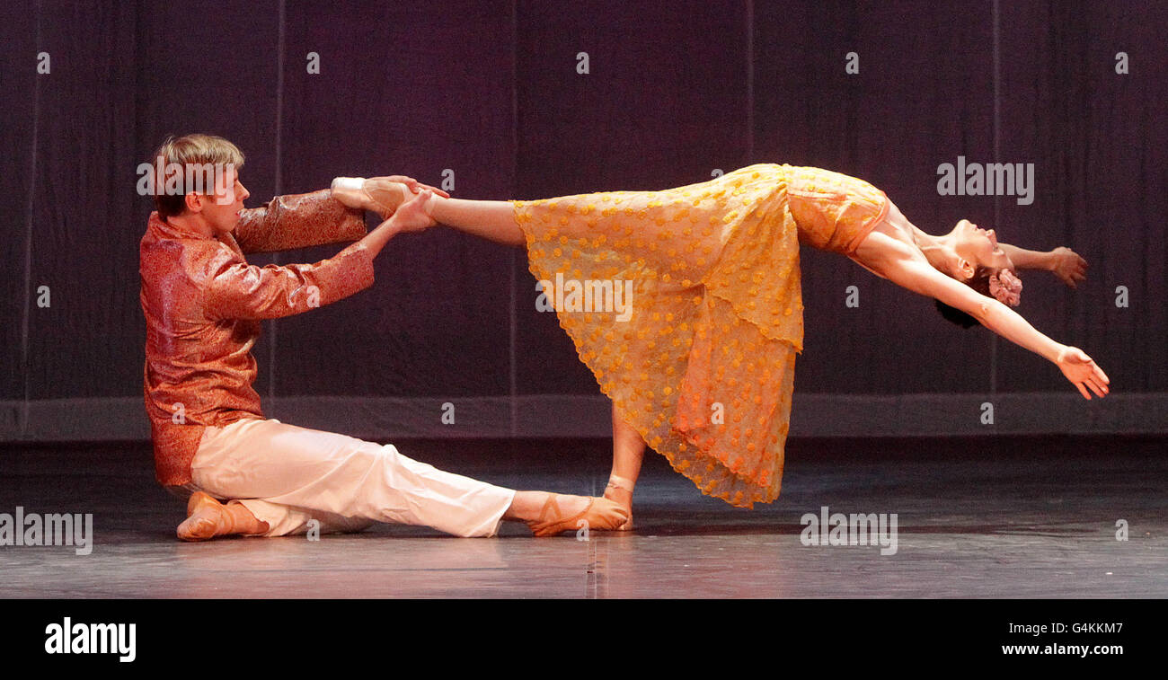 STANDALONE-FOTO: Die Tänzer David Horn und Katherine Kingston während einer Generalprobe für die Scheherazade des Ballet Ireland und 1001 Arabian Nights, die vom 25. Bis 29. Oktober im Gaiety Theatre stattfindet. Stockfoto