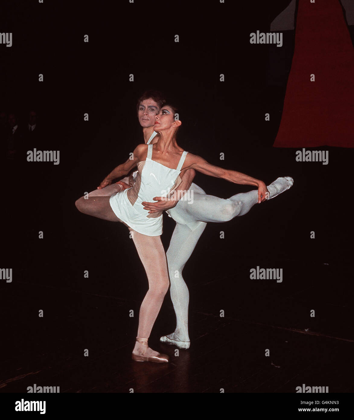 Margot Fonteyn und Rudolf Nureyev bei einer Probe von Roland Petit's neuem Ballett 'Paradise Lost' in Covent Garden in London. Das Ballett wird am 23. Februar 1967 bei der Royal Ballet Benevolent Fund Gala seine Weltpremiere feiern. Stockfoto