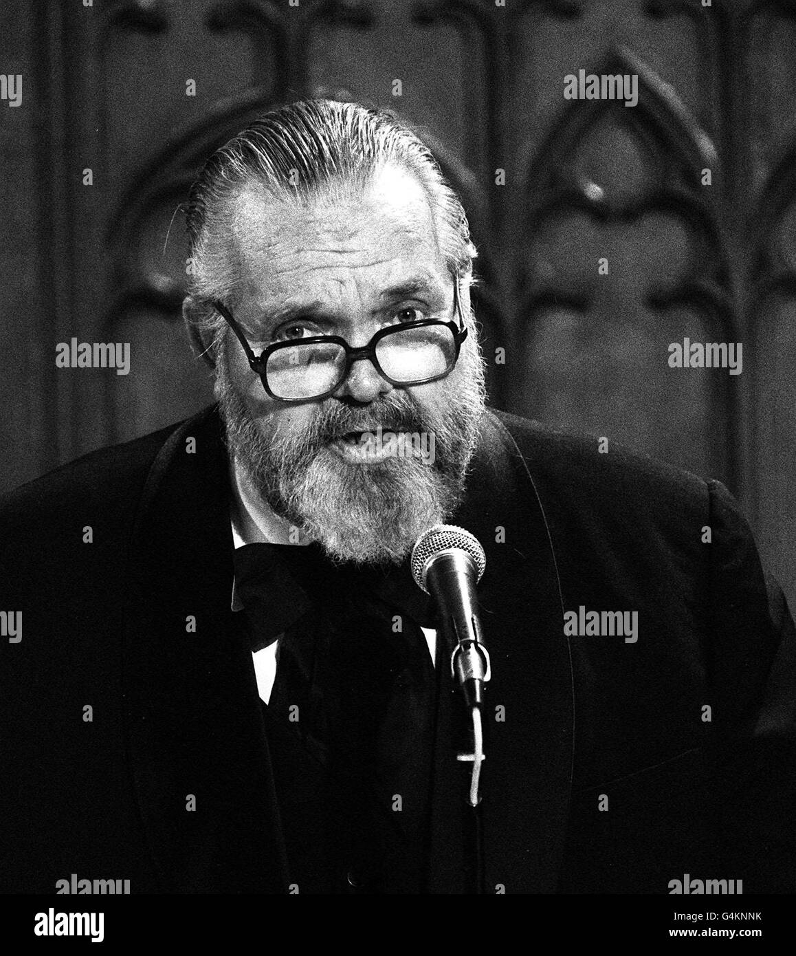 Der 68-jährige Schauspieler, Regisseur und Dramatiker Orson Welles, der kürzlich vom Prince of Wales mit einem British Film Institute Fellowship ausgezeichnet wurde. Herr Welles produzierte, inszenierte, schrieb und spielte in seinem ersten Film, „The C20 Kane“ in Hollywood, 1939. * Aas geboren in Kenosha, Wisconsin, USA. Stockfoto