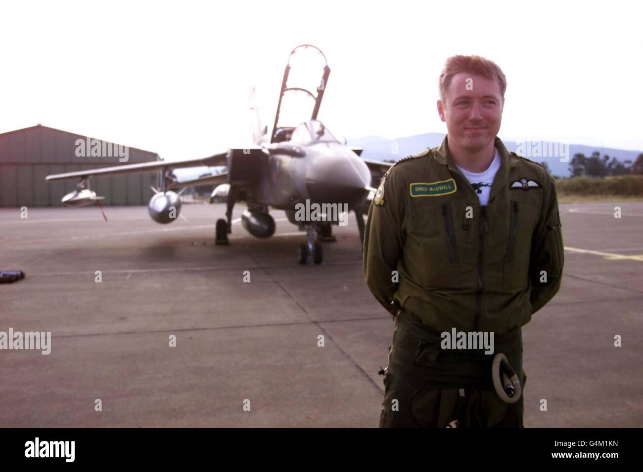 Wing Commander Greg Bagwell, der sechs Geschwader bei Royal Airforce Solenza Korsika, Tornado Geschwader, von wo aus die NATO begonnen haben, Flugzeuge nach Jugoslawien und Kosovo zu schicken, um ihre militärischen Luftangriffe fortzusetzen. Stockfoto