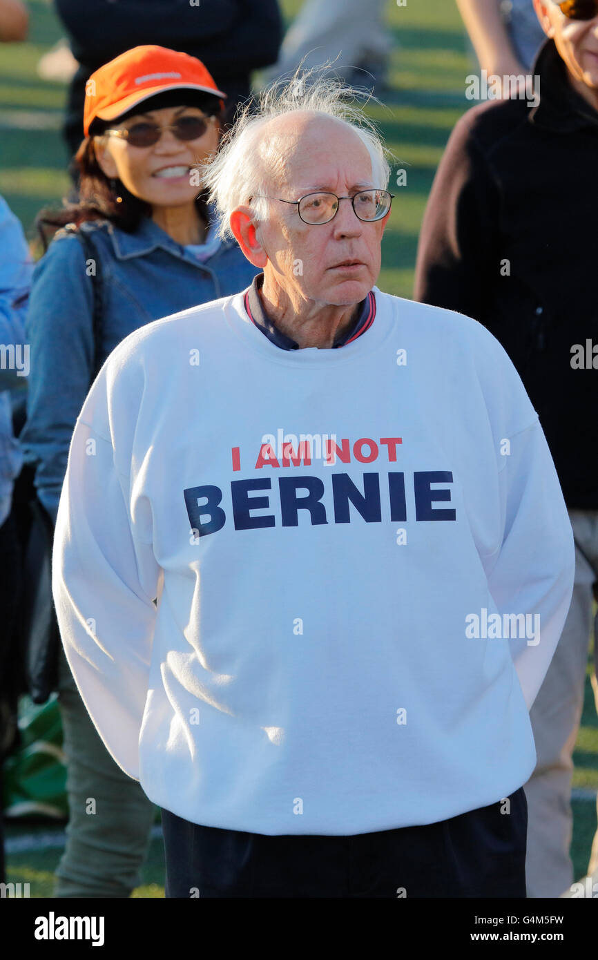 Präsidentschafts Kandidat Bernie Sanders Rallyes Unterstützer in Santa Monica, Kalifornien Stockfoto