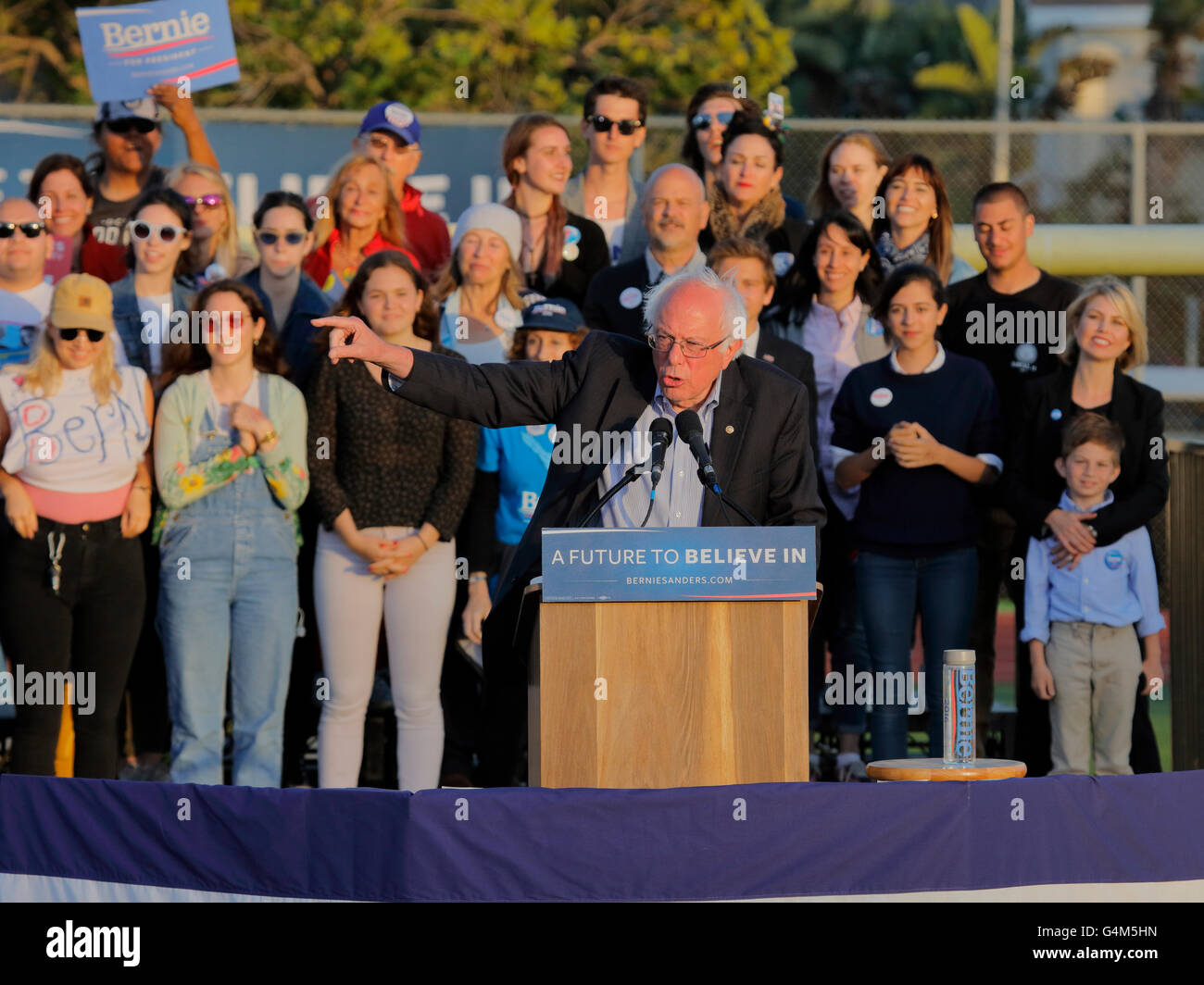 Präsidentschafts Kandidat Bernie Sanders Rallyes Unterstützer in Santa Monica, Kalifornien Stockfoto