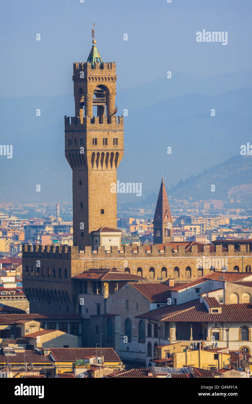 Florenz, Toskana, Italien.  Blick vom Piazzale Michelangelo auf den Turm des Palazzo Vecchio. Stockfoto