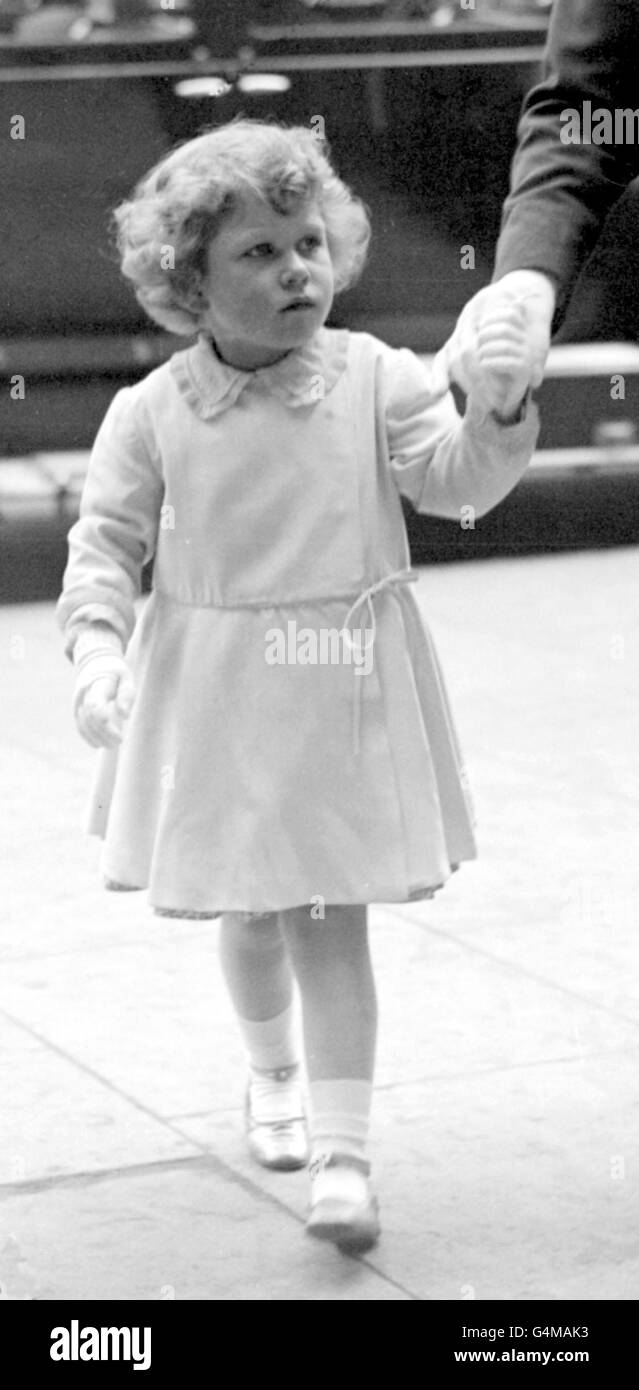 Prinzessin Elizabeth (Queen Elizabeth II) beim Königlichen Turnier in Olympia, London. Stockfoto