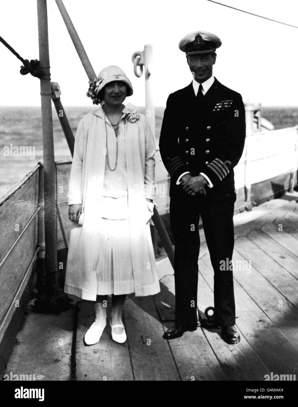 Der Herzog und die Herzogin von York an Bord der HMS Renown, als das Schiff Las Palmas anfährt, cira 6. Januar 1927. Stockfoto