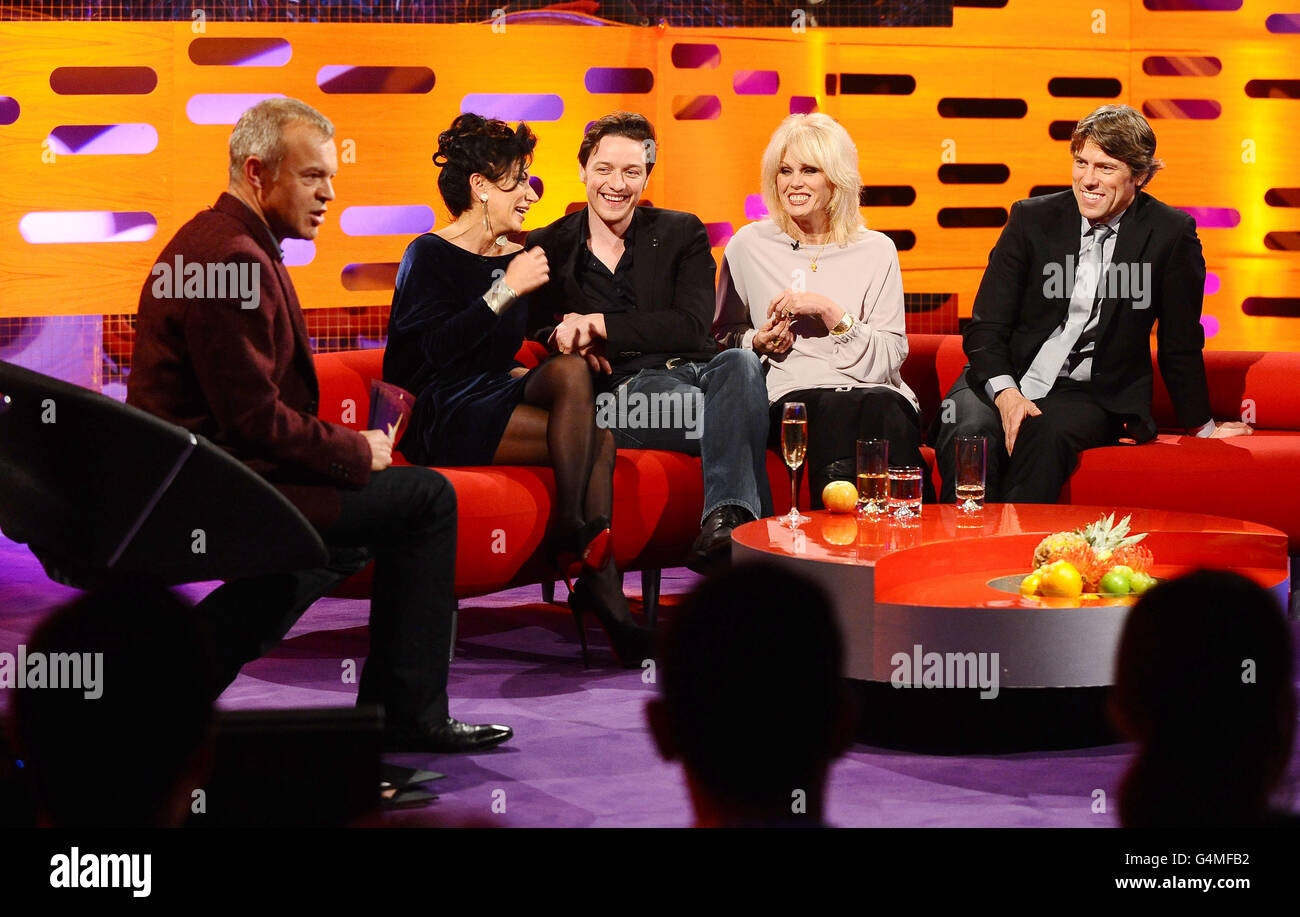 (Links - rechts) Graham Norton, Nancy Dell'Olio, James McAvoy, Joanna Lumley und John Bishop während der Dreharbeiten zur Graham Norton Show in den London Studios, Süd-London. DRÜCKEN SIE VERBANDSFOTO. Bilddatum: Donnerstag, 27. Oktober 2011. Das Foto sollte lauten: Ian West/PA Wire Stockfoto