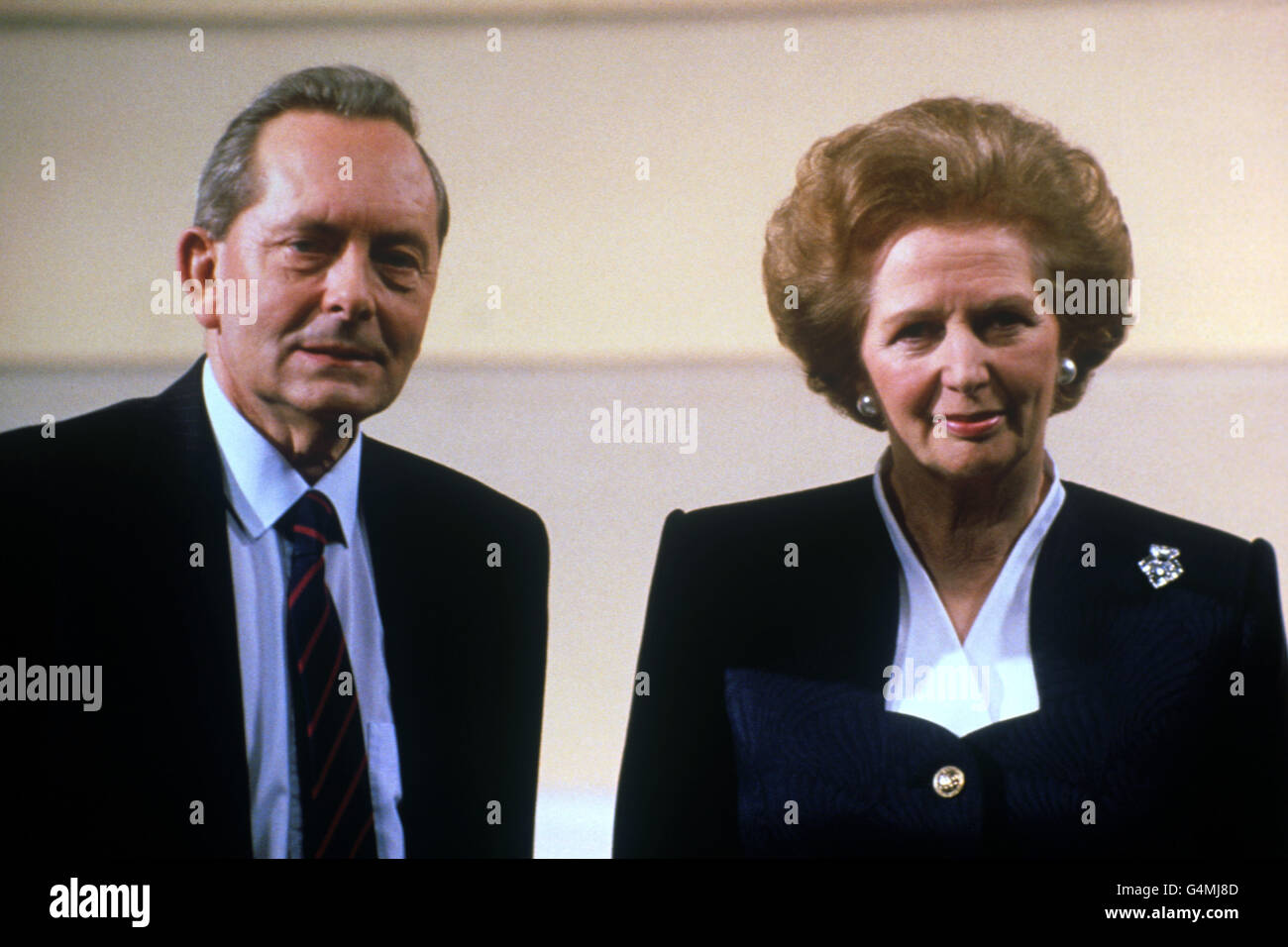 Premierministerin Margaret Thatcher mit dem Journalisten und Sender Brian Walden in den Southbank Studios, wo Herr Walden den Premier interviewen wird. Stockfoto