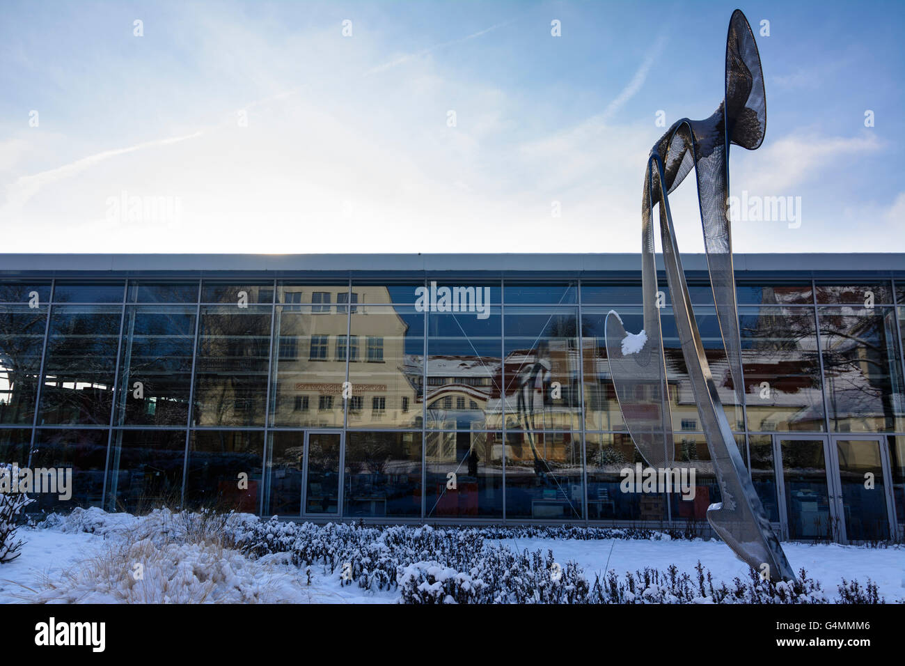 Deutsche Werkstätten Hellerau: neue Produktionsstätte und Reflexion der alten Fabrik, Deutschland, Sachsen, Sachsen, Dresden Stockfoto