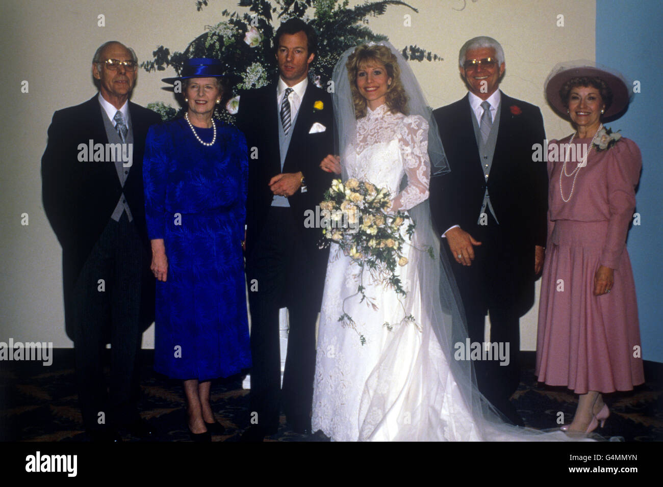 Mark Thatcher Sohn Von Premierministerin Margaret Thatcher Mit Seiner Braut Diane Burgdorf Nach Ihrer Hochzeit Zum Valentinstag In Der Savoy Chapel London Mit Ihnen Sind Denis Und Margaret Thatcher L Von Mark