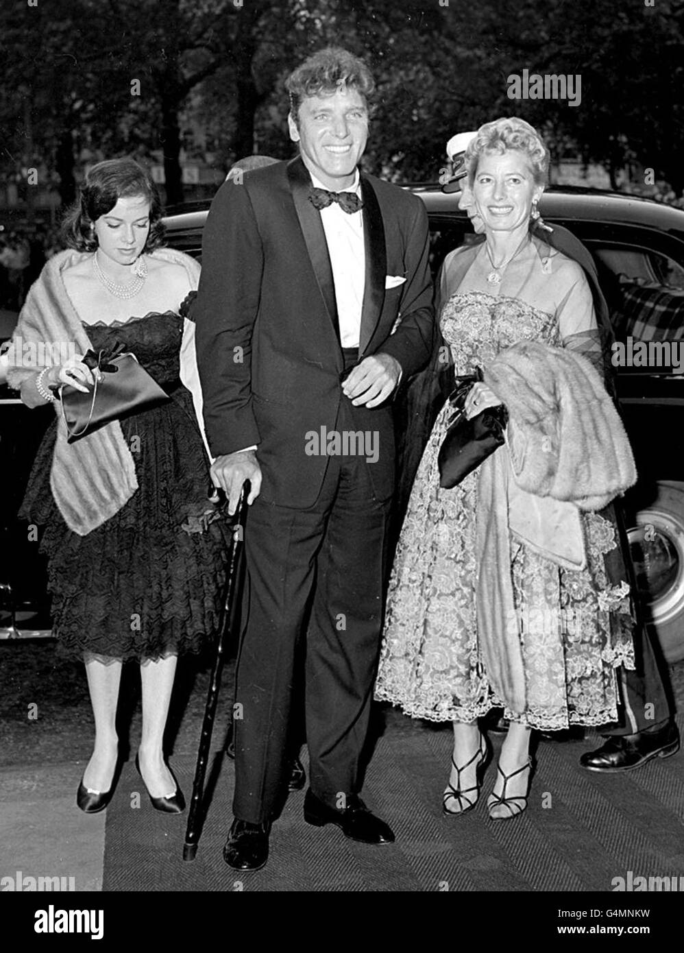 BURT LANCASTER MIT GEHSTOCK Stockfoto