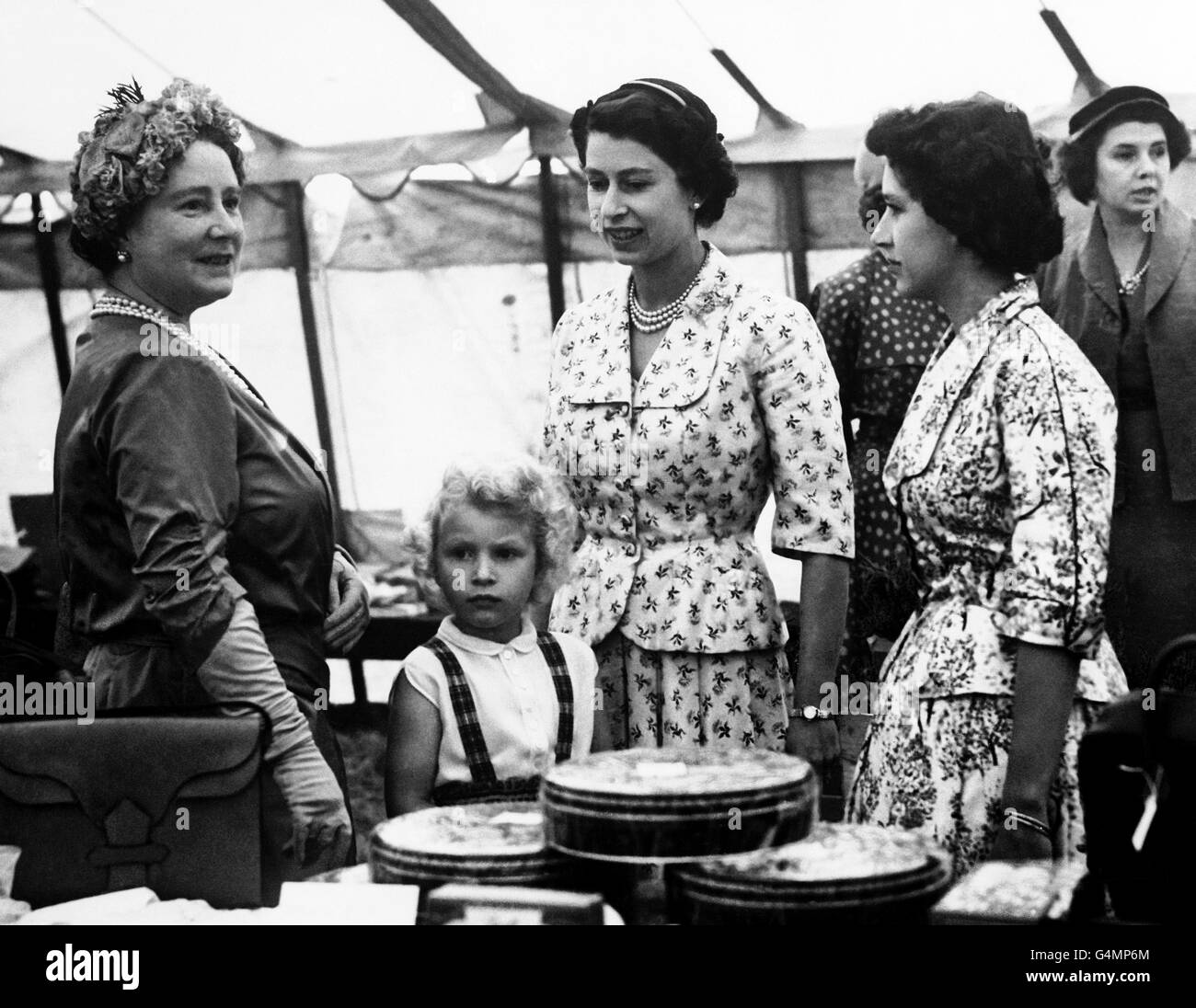 Royalty - Königin Elizabeth II und Familie - Abergeldy Castle, Schottland Stockfoto